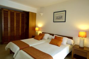 Villa Tropic 2 bedroom bed with decorative cushions